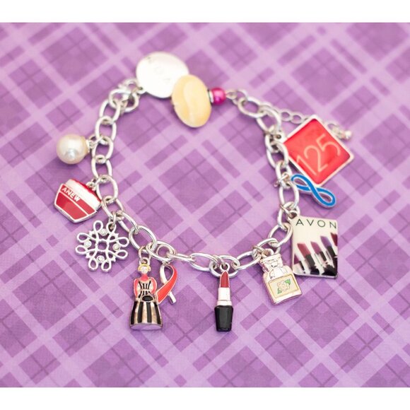 Vintage Fashionista Ensemble Elegant Charm Bracelet 7 inch by Avon - V9 - Picture 1 of 3